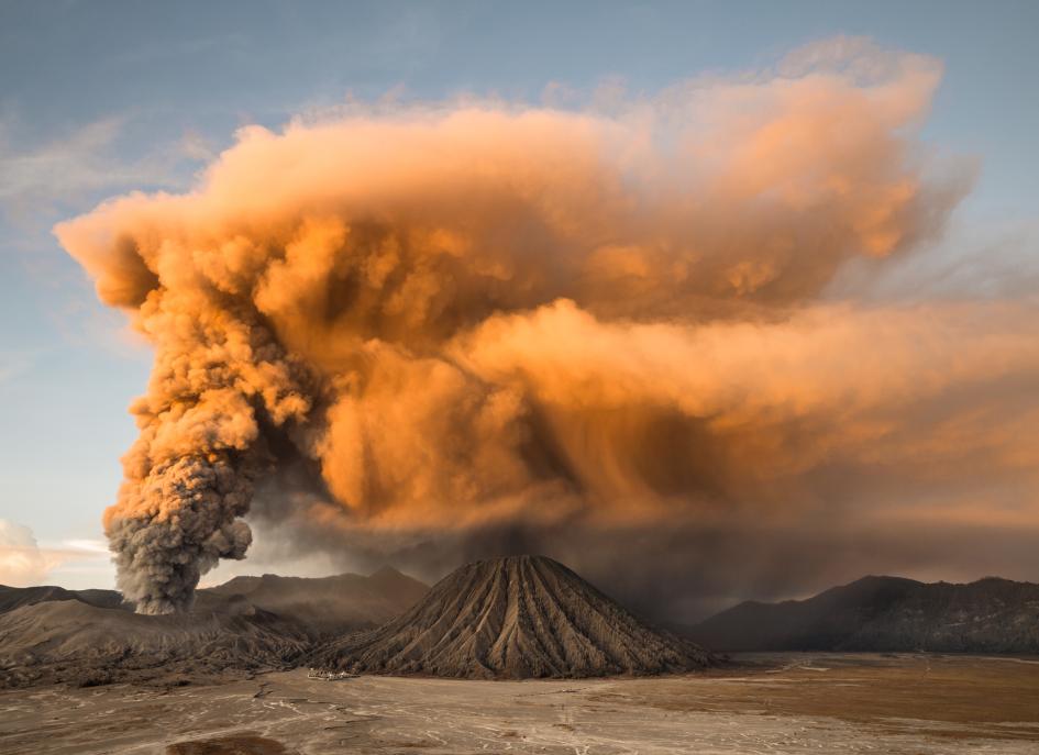 https://www.flawingo.com/blog/wp-content/uploads/2017/10/visions-mount-bromo-volcano.ngsversion.jpg